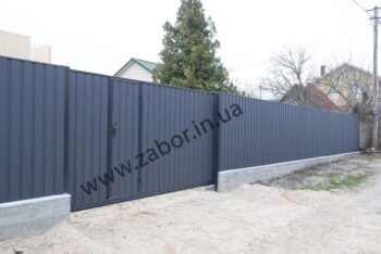 Забор из профнастила с ленточным фундаментом