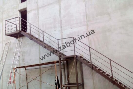 Лестница металлическая