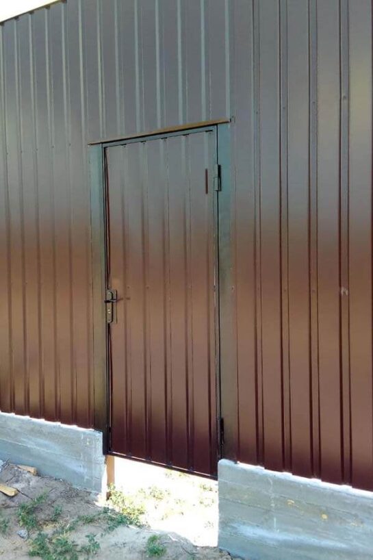 Калитка забора из профнастила