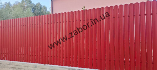 Односторонній паркн зі штахетнику