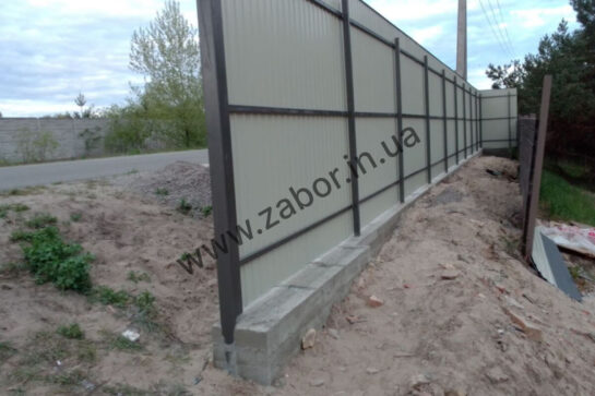 Паркан з профнастілу