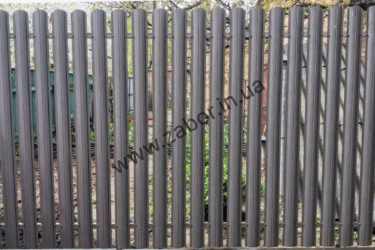 паркан зі штахетнику