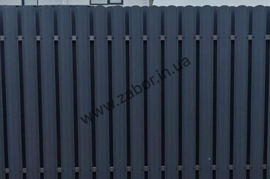 паркан зі штахетнику