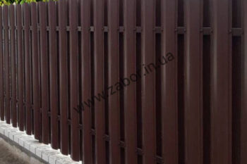 паркан зі штахетнику