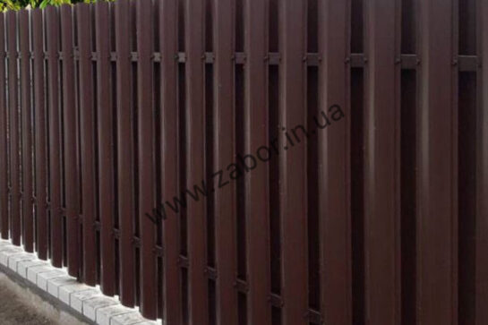 паркан зі штахетнику
