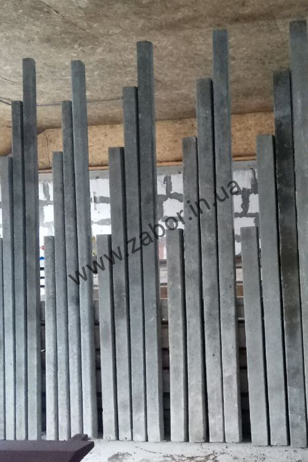 Бетонні стовпчики